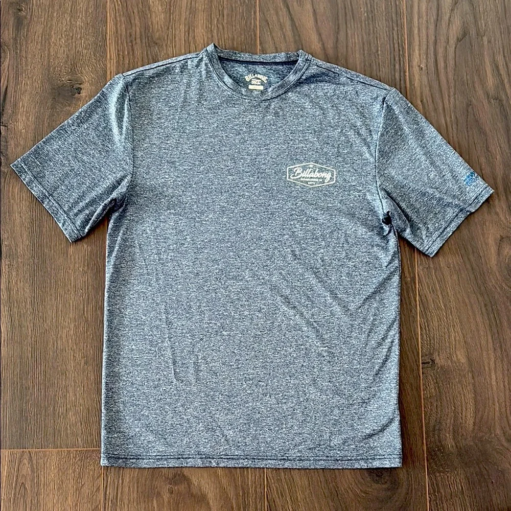 Billabong 🏄 rash-guard loose fit / men’s small great condition! sun protection